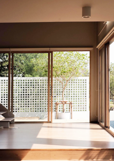 สีเทาซาฮาร่า 49 : ชุดบานเลื่อน กรอบบานยูโร PREMIER EXTRA PLUS